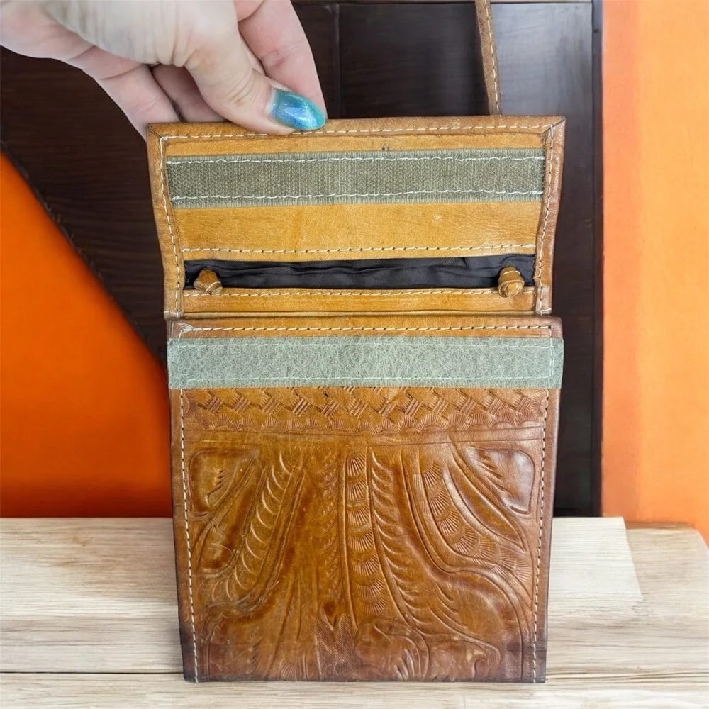 VTG Leaders in Leather Tan Leather Crossbody Bag Built in Wallet - Picture 3 of 16